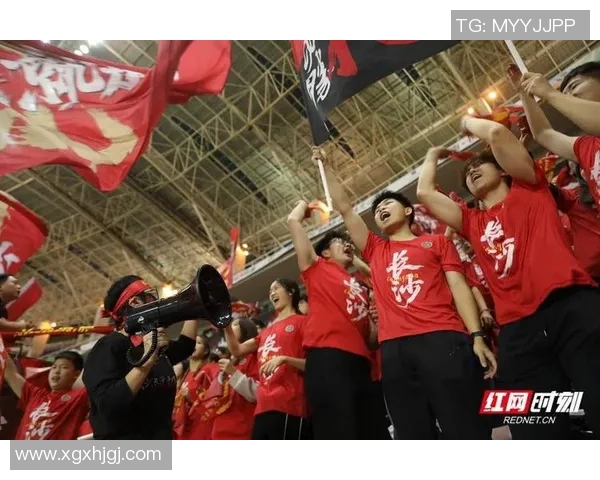 街头足球盛宴足球明星与球迷共舞激情时刻